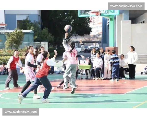 激情四溢女篮赛场激烈角逐 展现青春活力与团队精神